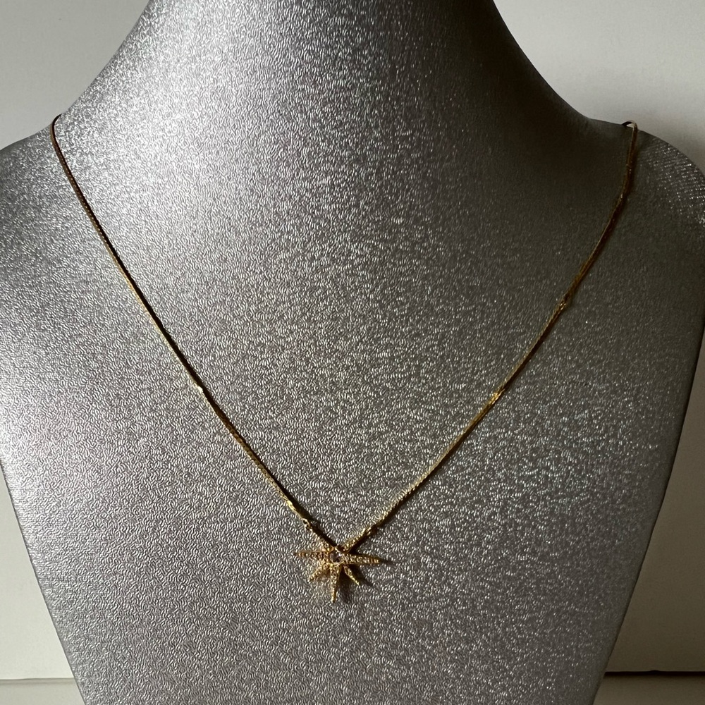 Stella & Dot Star Struck Starburst gold mini pendant